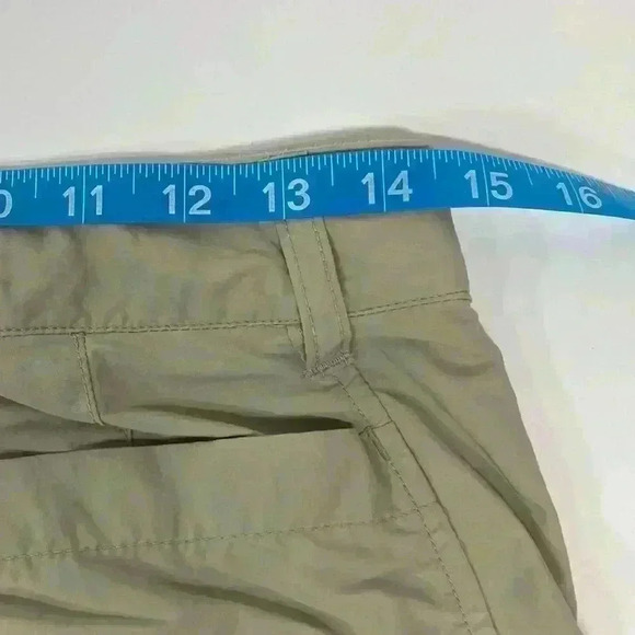 Marmot Khaki shorts size 4 button and drawstring on the inside - Picture 7 of 9